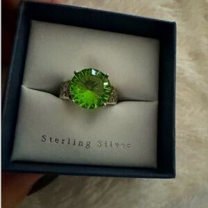 Estate - Contessa Di Capri Peridot & Sterling Ring, size 8